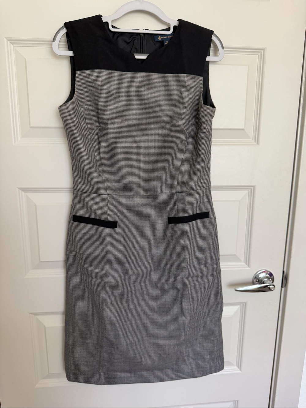 Brooks Brothers Gray and Black Sleeveless Sheath Dress